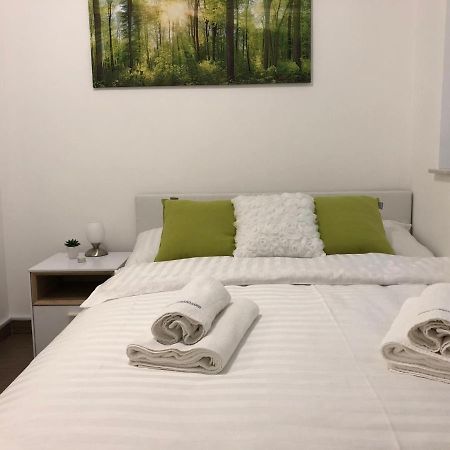 Modern Center Studio Under The Castle II Free Parking Appartamento Lubiana Esterno foto