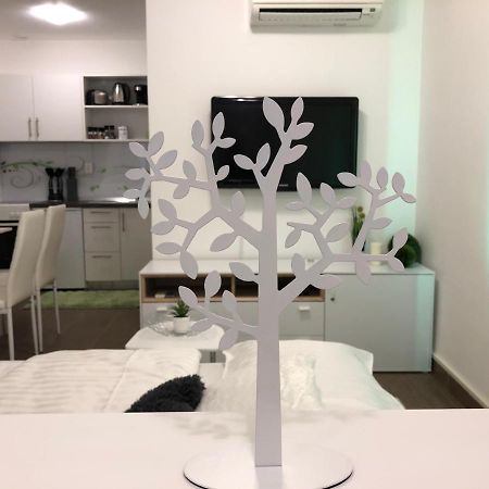 Modern Center Studio Under The Castle II Free Parking Appartamento Lubiana Esterno foto