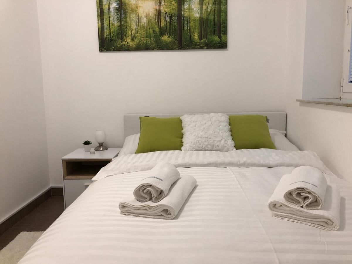 Modern Center Studio Under The Castle II Free Parking Appartamento Lubiana Esterno foto